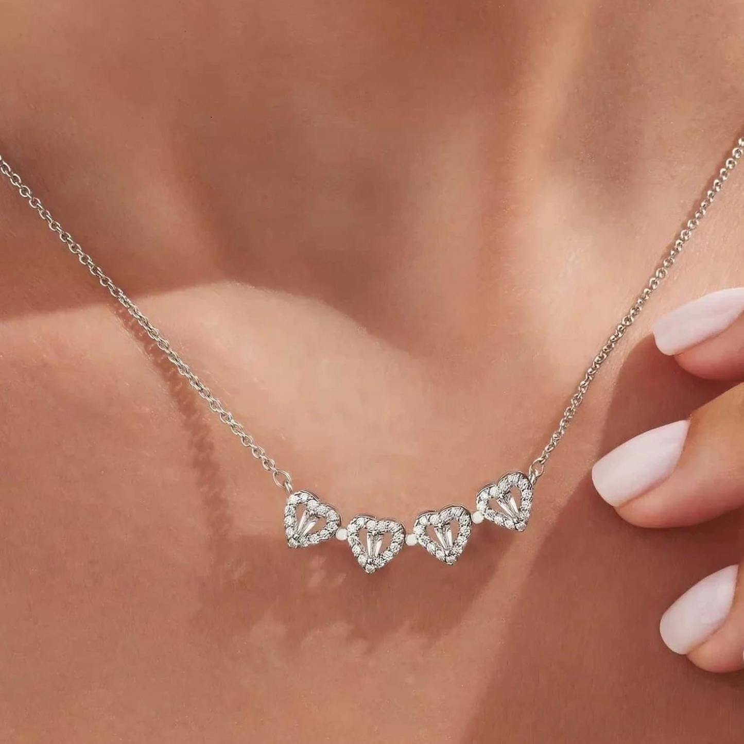 CLOVER HEARTS NECKLACE